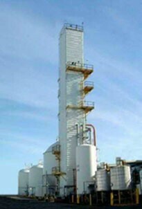 Tonnage merchant liquid plants employ air separation and liquefaction technologies to manufacture commercial gas and liquid nitrogen, oxygen and argon.